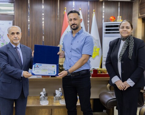 The Director General of Oil Exploration Company Honors One of the Company’s Employees for Obtaining a Master's Degree with Excellent