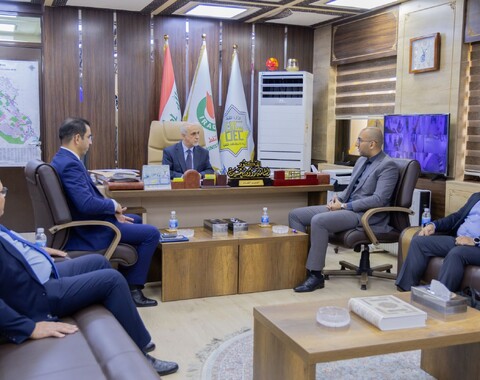 The Director General of Oil Exploration Company receives a Schlumberger delegation