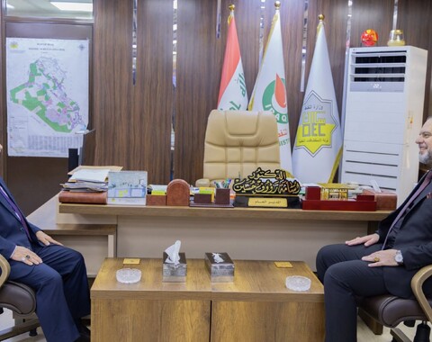 The Director General of Oil Exploration Company receives a member of Baghdad Provincial Council, the Engineer Hussein F. Al-Khuzai.